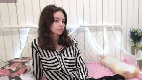Mia online show from 10-12-25, 08:57