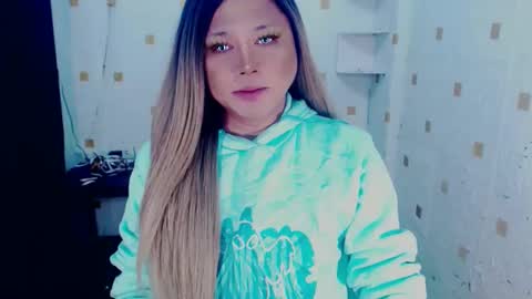 Snapshot of hosersecockselfsucker chatting on 01-10-25, 01:53 YOUR MAJESTY LUCY PEARL online show from 01-10-25, 01:53