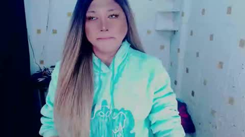 Snapshot of hosersecockselfsucker chatting on 01-10-25, 05:26 YOUR MAJESTY LUCY PEARL online show from 01-10-25, 05:26