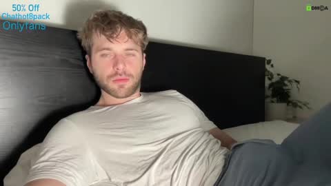 Snapshot of hot8pack01 chatting on 12-12-24, 09:04 Edward aka Wolf online show from 12-12-24, 09:04