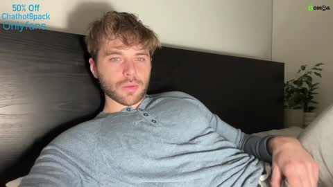 Snapshot of hot8pack01 chatting on 12-19-24, 09:28 Edward aka Wolf online show from 12-19-24, 09:28