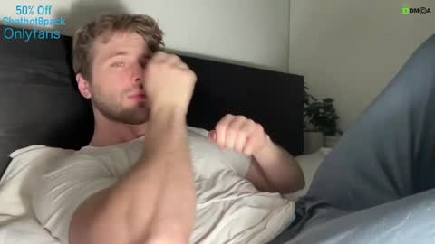 Snapshot of hot8pack01 chatting on 01-10-25, 02:57 Edward aka Wolf online show from 01-10-25, 02:57