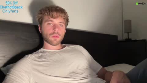 Snapshot of hot8pack01 chatting on 10-18-25, 10:43 Edward aka Wolf online show from 10-18-25, 10:43