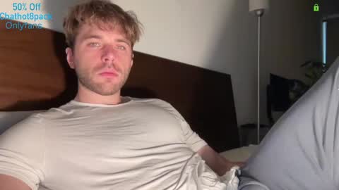 Snapshot of hot8pack01 chatting on 11-17-25, 09:31 Edward aka Wolf online show from 11-17-25, 09:31