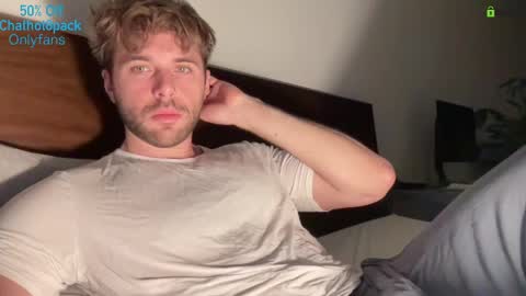 Snapshot of hot8pack01 chatting on 11-21-25, 10:30 Edward aka Wolf online show from 11-21-25, 10:30