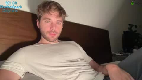 Snapshot of hot8pack01 chatting on 11-26-25, 09:27 Edward aka Wolf online show from 11-26-25, 09:27