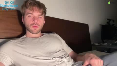 Snapshot of hot8pack01 chatting on 11-27-25, 09:28 Edward aka Wolf online show from 11-27-25, 09:28