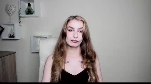 Snapshot of hot_1nina chatting on 10-20-25, 05:41 NINA online show from 10-20-25, 05:41