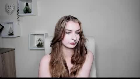 Snapshot of hot_1nina chatting on 10-23-25, 06:56 NINA online show from 10-23-25, 06:56