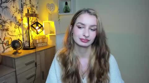 Snapshot of hot_1nina chatting on 11-10-25, 07:07 NINA online show from 11-10-25, 07:07