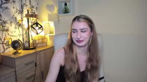 Snapshot of hot_1nina chatting on 11-12-25, 07:09 NINA online show from 11-12-25, 07:09