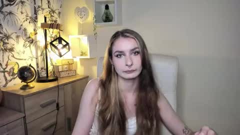 Snapshot of hot_1nina chatting on 11-13-25, 07:07 NINA online show from 11-13-25, 07:07