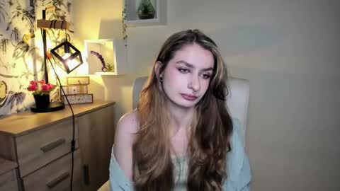 Snapshot of hot_1nina chatting on 11-24-25, 06:57 NINA online show from 11-24-25, 06:57