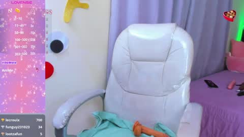 Snapshot of hot_beauty__ chatting on 12-27-24, 07:29 VALENTINA online show from 12-27-24, 07:29