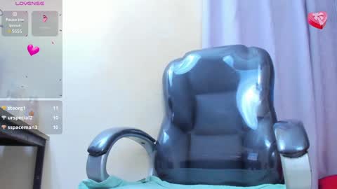 Snapshot of hot_beauty__ chatting on 02-08-25, 05:29 VALENTINA online show from 02-08-25, 05:29