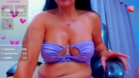 Snapshot of hot_beauty__ chatting on 03-02-25, 09:42 VALENTINA online show from 03-02-25, 09:42