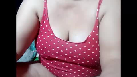 Snapshot of hot_boobs21 chatting on 12-15-24, 04:18 hot_boobs21 online show from 12-15-24, 04:18