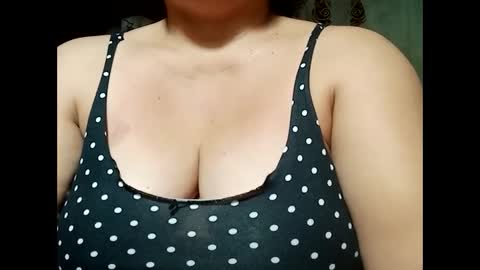 Snapshot of hot_boobs21 chatting on 12-19-24, 08:23 hot_boobs21 online show from 12-19-24, 08:23
