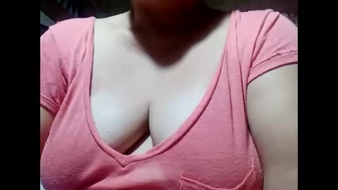 Snapshot of hot_boobs21 chatting on 01-05-25, 11:37 hot_boobs21 online show from 01-05-25, 11:37