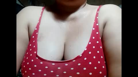 Snapshot of hot_boobs21 chatting on 02-16-25, 09:27 hot_boobs21 online show from 02-16-25, 09:27