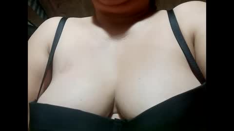 Snapshot of hot_boobs21 chatting on 03-09-25, 09:14 hot_boobs21 online show from 03-09-25, 09:14