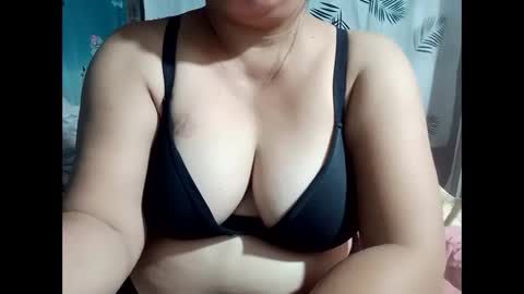 Snapshot of hot_boobs21 chatting on 09-28-25, 04:07 hot_boobs21 online show from 09-28-25, 04:07