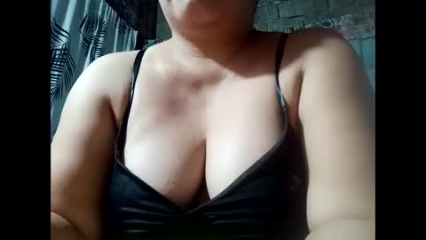 Snapshot of hot_boobs21 chatting on 10-19-25, 09:37 hot_boobs21 online show from 10-19-25, 09:37
