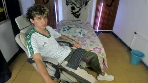 Snapshot of hot_bunny713 chatting on 10-28-25, 02:15 hot bunny online show from 10-28-25, 02:15