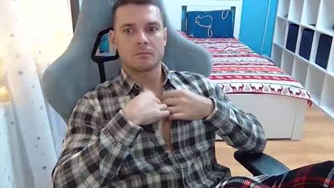 hot_cap_77 online show from 12-17-25, 05:30