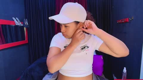 Snapshot of hot_chocolate_4u chatting on 12-16-24, 11:33 hot chocolate 4u online show from 12-16-24, 11:33