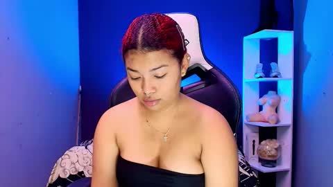 Snapshot of hot_chocolate_4u chatting on 09-15-25, 12:05 hot chocolate 4u online show from 09-15-25, 12:05