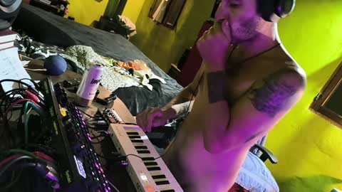 Snapshot of hot_fellow chatting on 12-29-24, 01:02 Hot Fellow online show from 12-29-24, 01:02