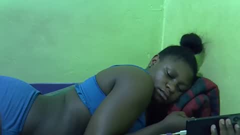 Snapshot of hot_girlly chatting on 11-30-25, 06:39 hot_girlly online show from 11-30-25, 06:39