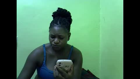 Snapshot of hot_girlly chatting on 12-17-25, 05:30 hot_girlly online show from 12-17-25, 05:30