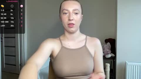 Lina online show from 10-24-25, 12:34