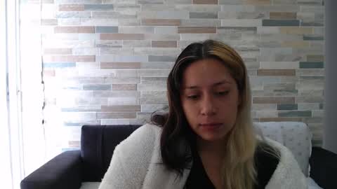 Mia online show from 10-02-25, 02:46