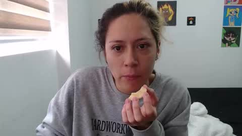 Mia online show from 10-12-25, 01:54