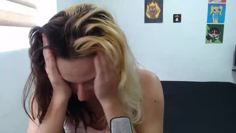 Mia online show from 10-14-25, 01:01