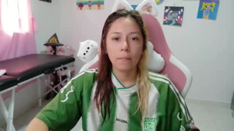 Mia online show from 12-15-25, 04:00