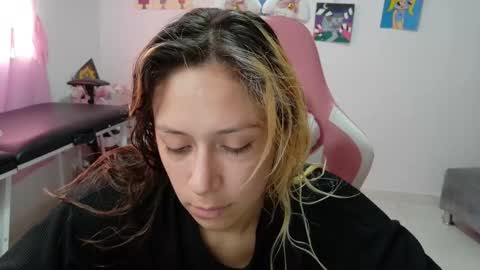 Mia online show from 12-16-25, 04:45