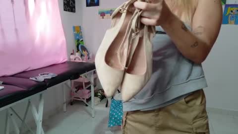 Mia online show from 01-17-26, 05:16