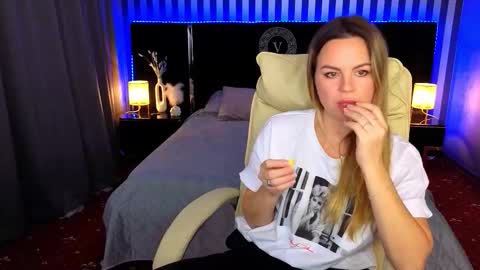 hot_natallie online show from 11-21-25, 02:27