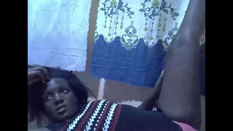 Snapshot of hot_raylah chatting on 12-15-25, 12:42 RAYLAH online show from 12-15-25, 12:42