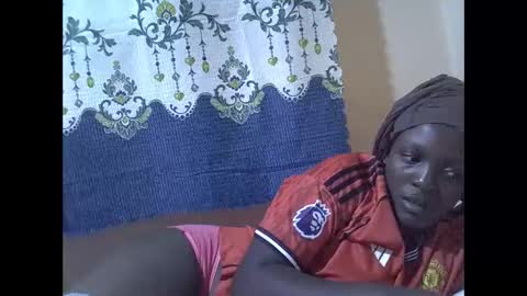 Snapshot of hot_raylah chatting on 12-20-25, 07:21 RAYLAH online show from 12-20-25, 07:21