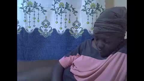 Snapshot of hot_raylah chatting on 01-07-26, 08:11 RAYLAH online show from 01-07-26, 08:11