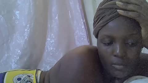 Snapshot of hot_raylah chatting on 04-16-26, 08:04 RAYLAH online show from 04-16-26, 08:04