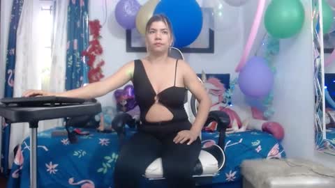 Snapshot of hot_sexy_bunny chatting on 01-23-25, 12:30 hot sexy bunny online show from 01-23-25, 12:30