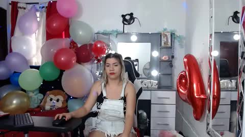 Snapshot of hot_sexy_bunny chatting on 02-08-25, 12:39 hot sexy bunny online show from 02-08-25, 12:39