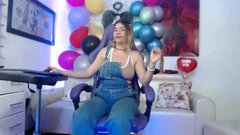 Snapshot of hot_sexy_bunny chatting on 11-22-25, 01:54 hot sexy bunny online show from 11-22-25, 01:54