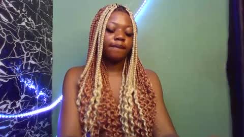 Snapshot of hot_stellaa chatting on 02-13-25, 10:43 Stella online show from 02-13-25, 10:43
